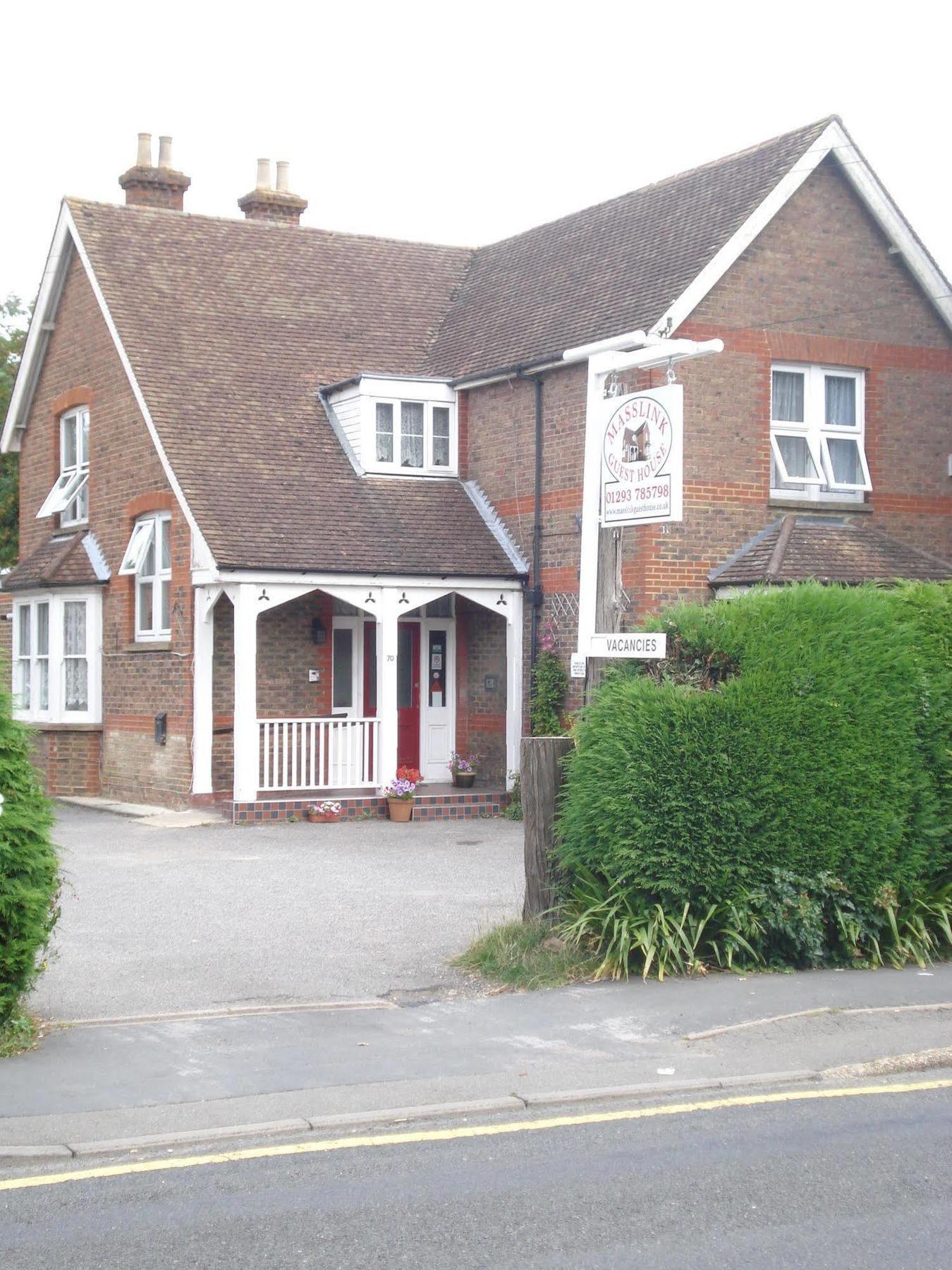 Masslink Guest House Horley Exteriör bild